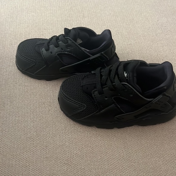 NEW Nike boy toddler sneakers - Picture 2 of 6